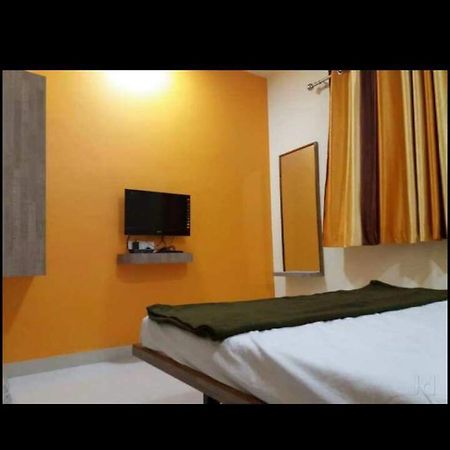 Vrundavan Hotel And Lodging Akalkot Eksteriør billede